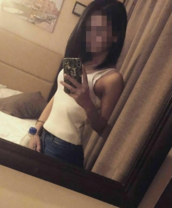 Я искусная и опытная индивидуалка из Москвы, с нежными руками и пылкими губами. Я знаю, как доставить истинное удовольствие и расслабление. Мои услуги включают классический массаж, эротический массаж, расслабляющие процедуры и многое другое.
🌟 У меня есть множество положительных отзывов от моих постоянных клиентов, которые говорят о моей внимательности и страсти. Я предлагаю дискретность и конфиденциальность каждому, кто приходит ко мне.
📸 Ты можешь увидеть все мои фото на моей персональной странице в Инстаграме. Там ты увидишь мои формы, мои нежные черты лица и идеальные кривые.
💫 Позволь мне стать твоим секретным источником удовольствия и наслаждения. Просто свяжись со мной и давай начнем наше приключение вместе. Жду тебя, мой рыцарь. 15594, 18 лет